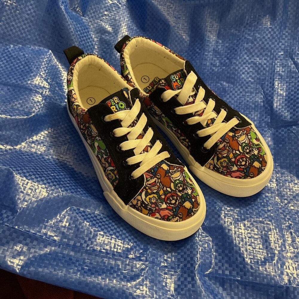 Super Mario‎ Brothers Boys Lace Up Shoe,Nintendo, Sz 1 all over Mario print